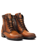 Botas de cuero para hombre San Polos estilo casual color miel vistas de perfil sobre fondo blanco.