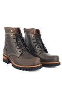 Vista frontal de las botas leñadoras de cuero para hombre San Polos 3449 en color verde.